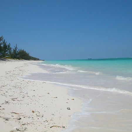 Hollywood Beach Suites Turks And Caicos Whitby 设施 照片