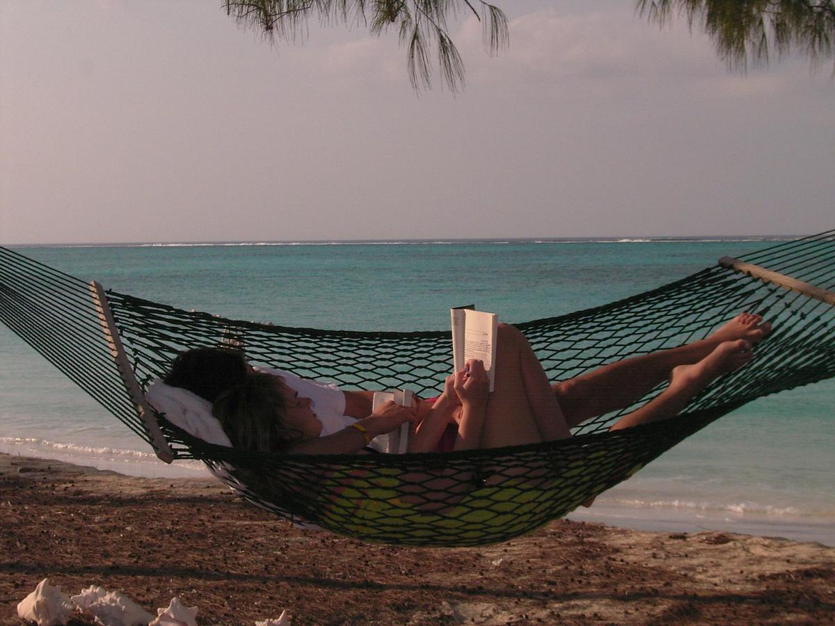 Hollywood Beach Suites Turks And Caicos Whitby 外观 照片