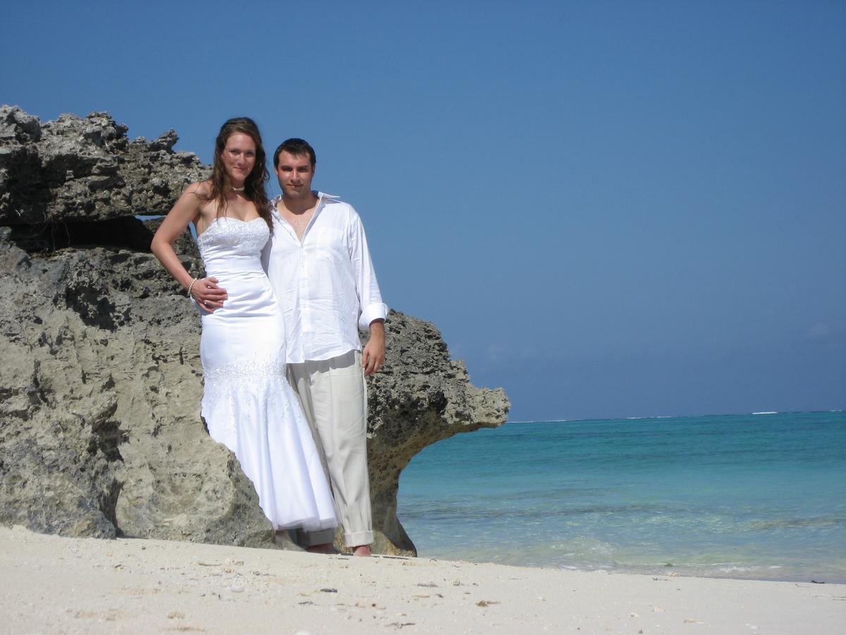 Hollywood Beach Suites Turks And Caicos Whitby 外观 照片