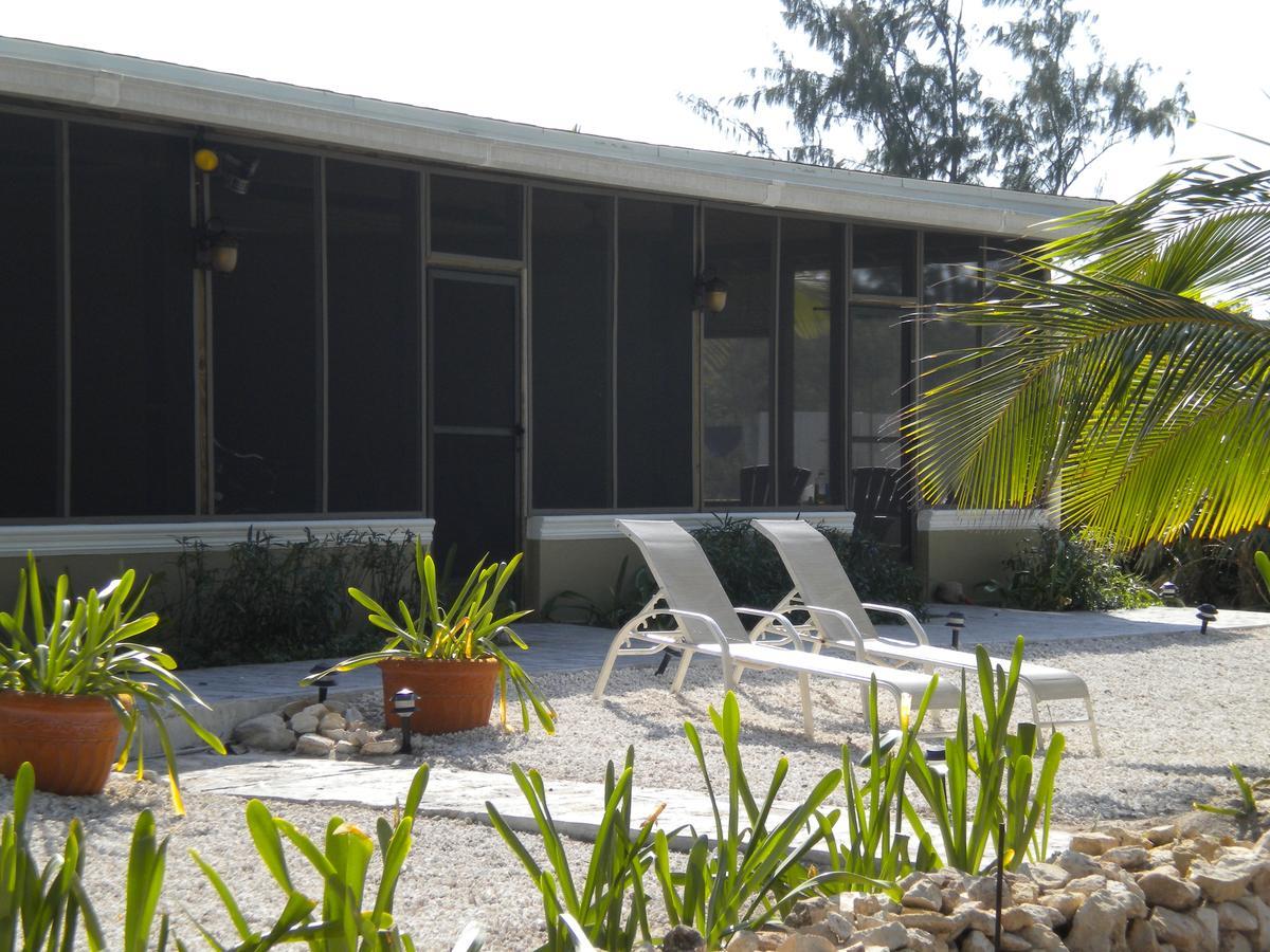 Hollywood Beach Suites Turks And Caicos Whitby 外观 照片