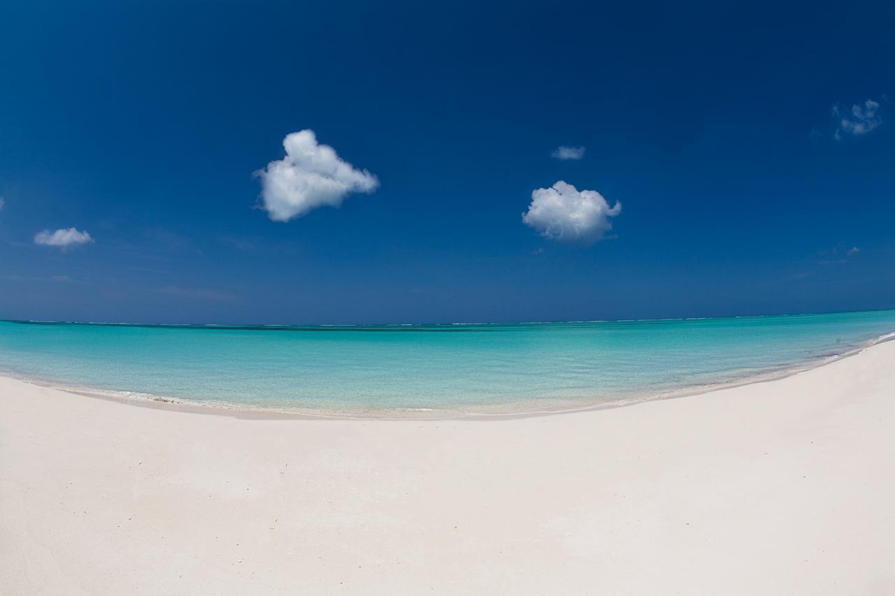 Hollywood Beach Suites Turks And Caicos Whitby 外观 照片