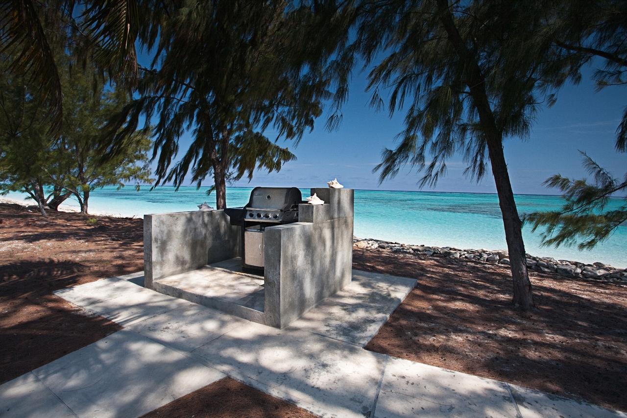 Hollywood Beach Suites Turks And Caicos Whitby 外观 照片